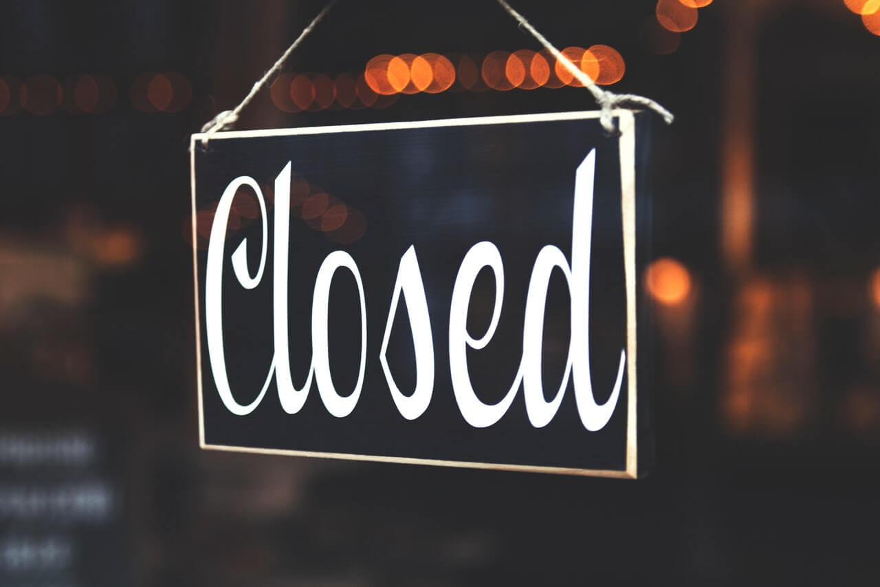 Closed sign on business temporarily shut down