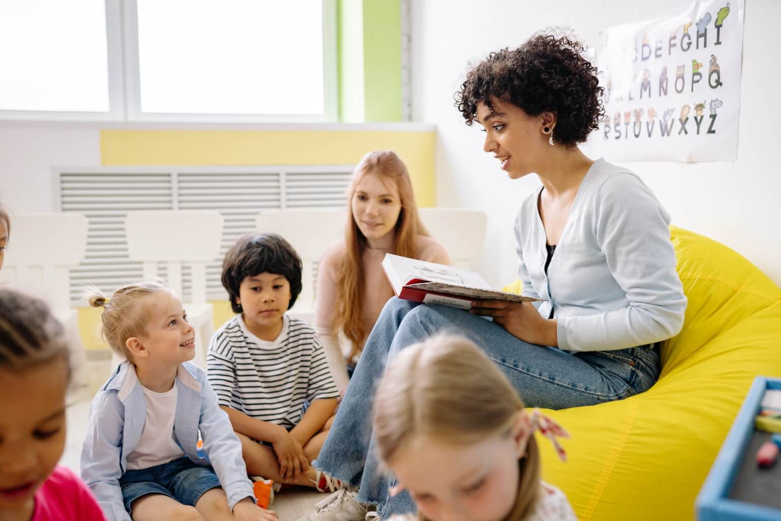 Teacher reading to kids in a classroom